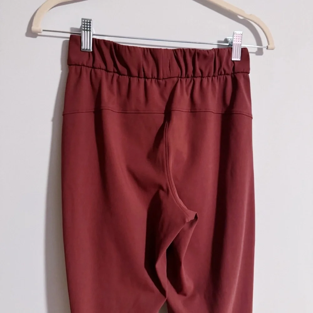 Lululemon - Dark Red On The Fly Jogger Pants